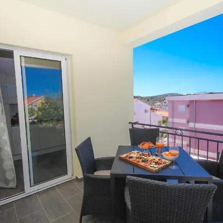 Four Bedroom Near With Pool Apartment