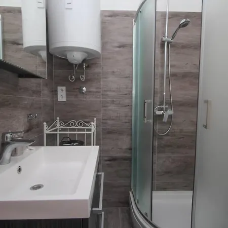 Four Bedroom Near With Pool