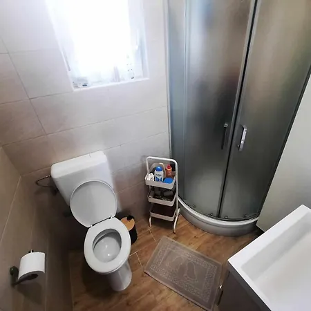 Four Bedroom Near With Pool Jezera