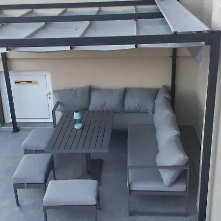 Four Bedroom Near With Pool