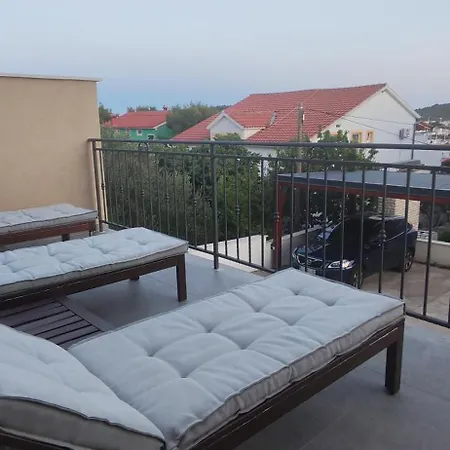 Apartment Four Bedroom Near With Pool *