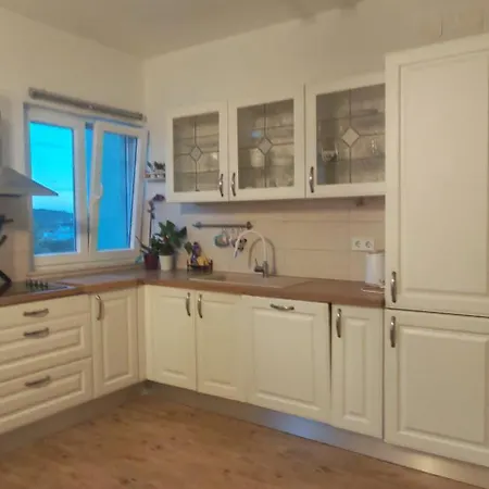 Four Bedroom Near With Pool Jezera