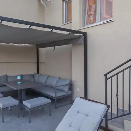 Apartment Four Bedroom Near With Pool *