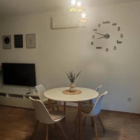 Apartment Four Bedroom Near With Pool *